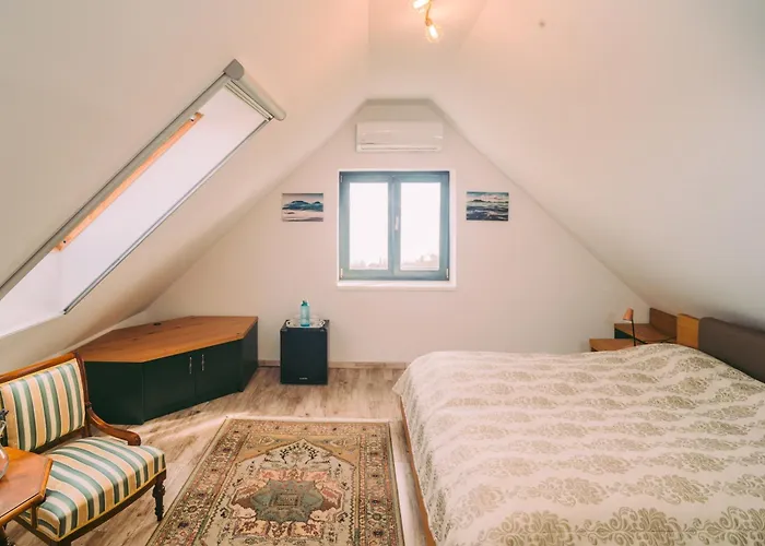 Elias Borbirtok Kwatera prywatna *